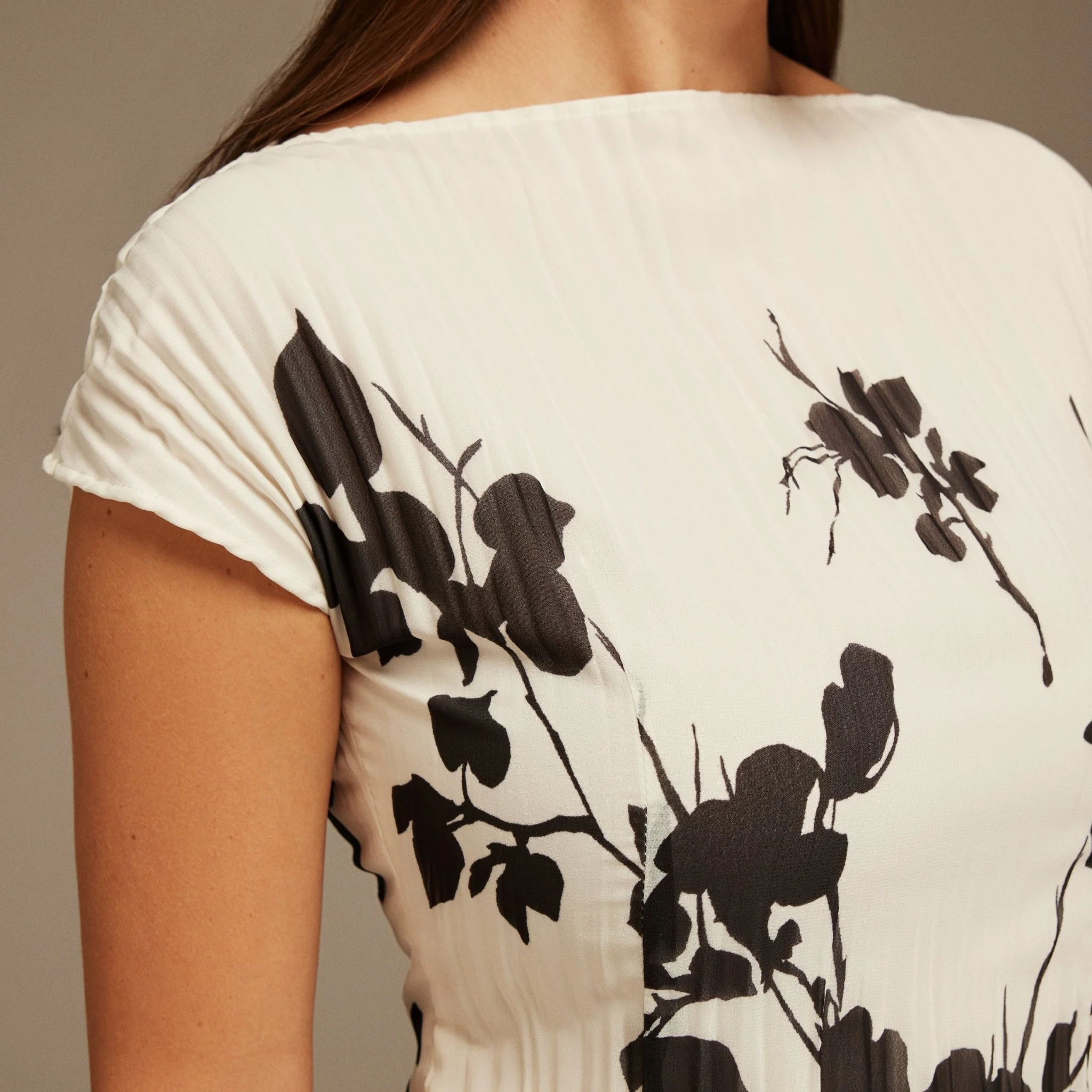 Cap Sleeve Turtle Neck Printed Top and Skirt Set - Image 3