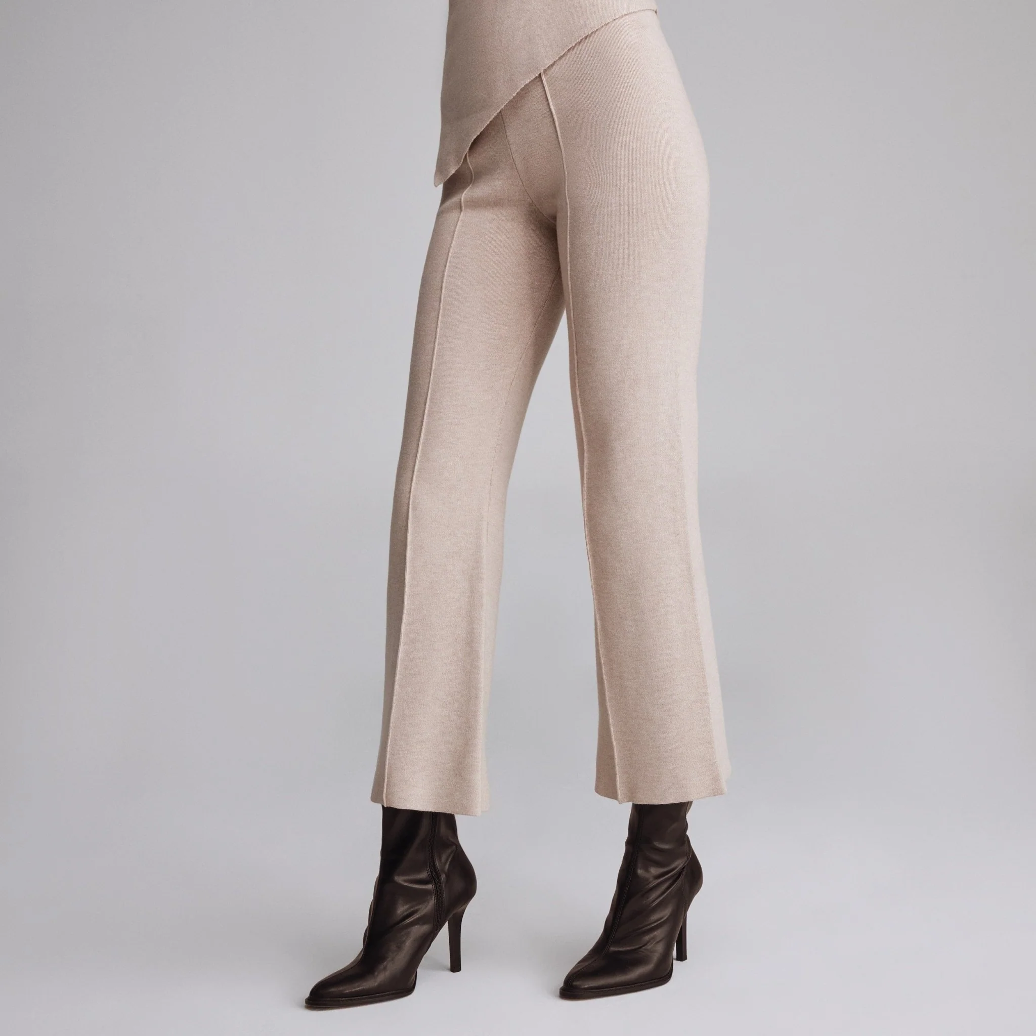 High waist knitted flare pant - Image 5