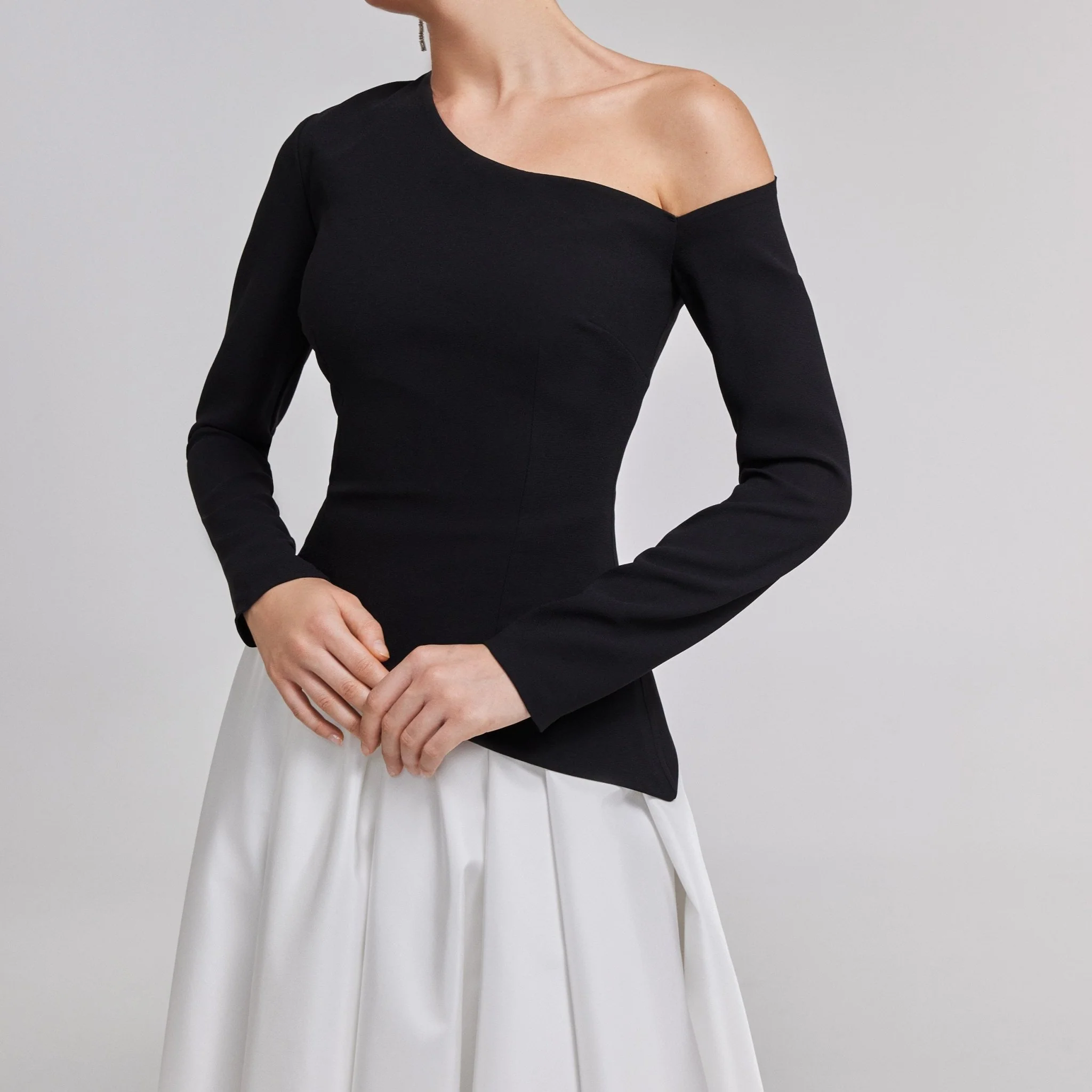 One-Shoulder Black & White Crepe and Taffeta Ball Gown - Image 3
