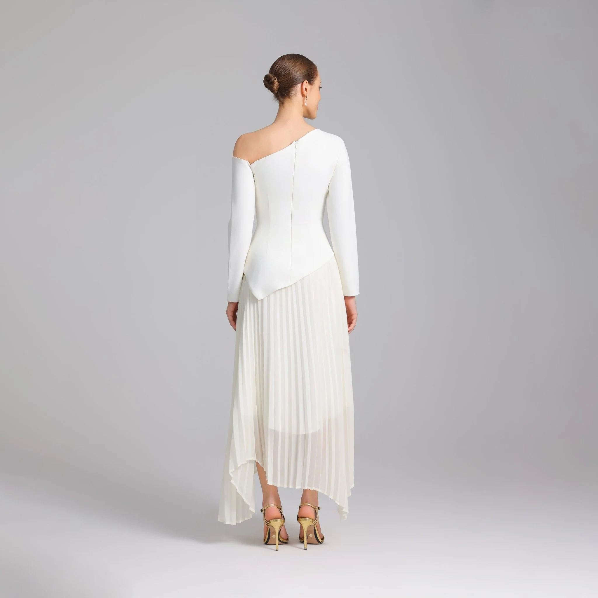 White One-shoulder Crepe Dress With Pleated Skirt - Image 4