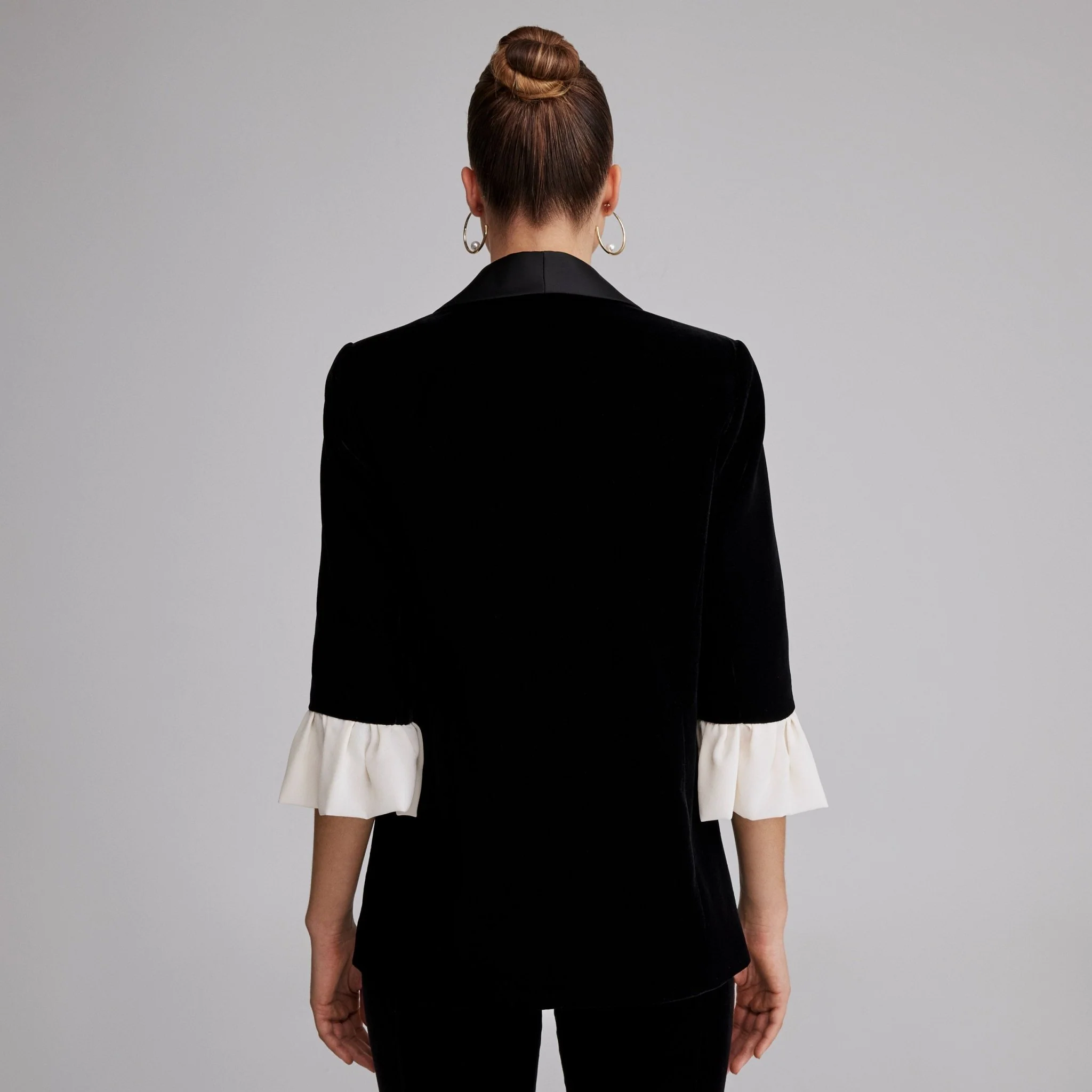 Black Velvet Blazer with Satin Collar - Image 5